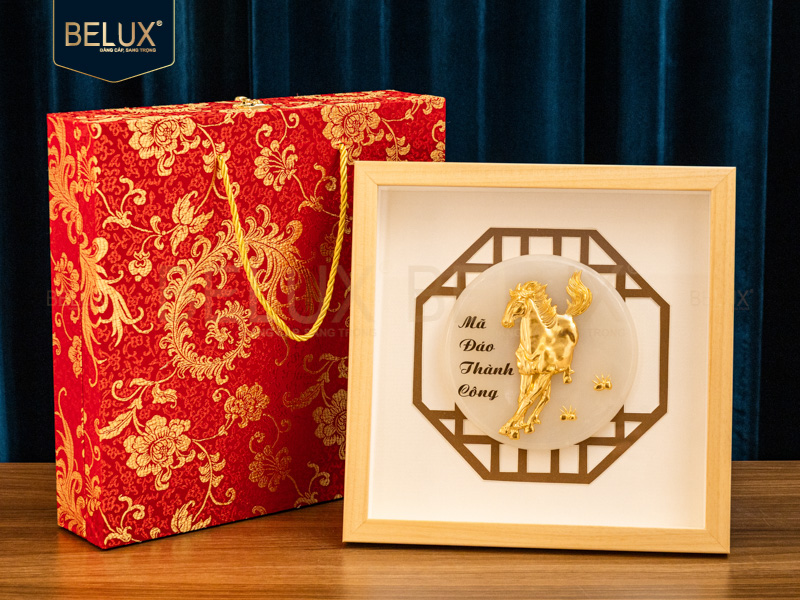 Tranh “Mã Đáo Thành Công” dát vàng 24k – Biểu tượng của khát vọng và thành công bền vững